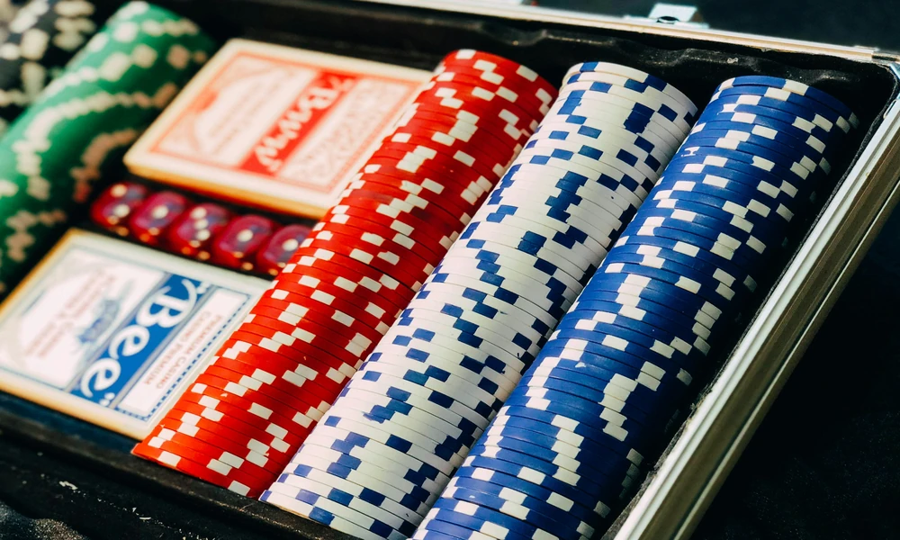 Why are bitcoin roulette sessions based on confirmations from blockchains?